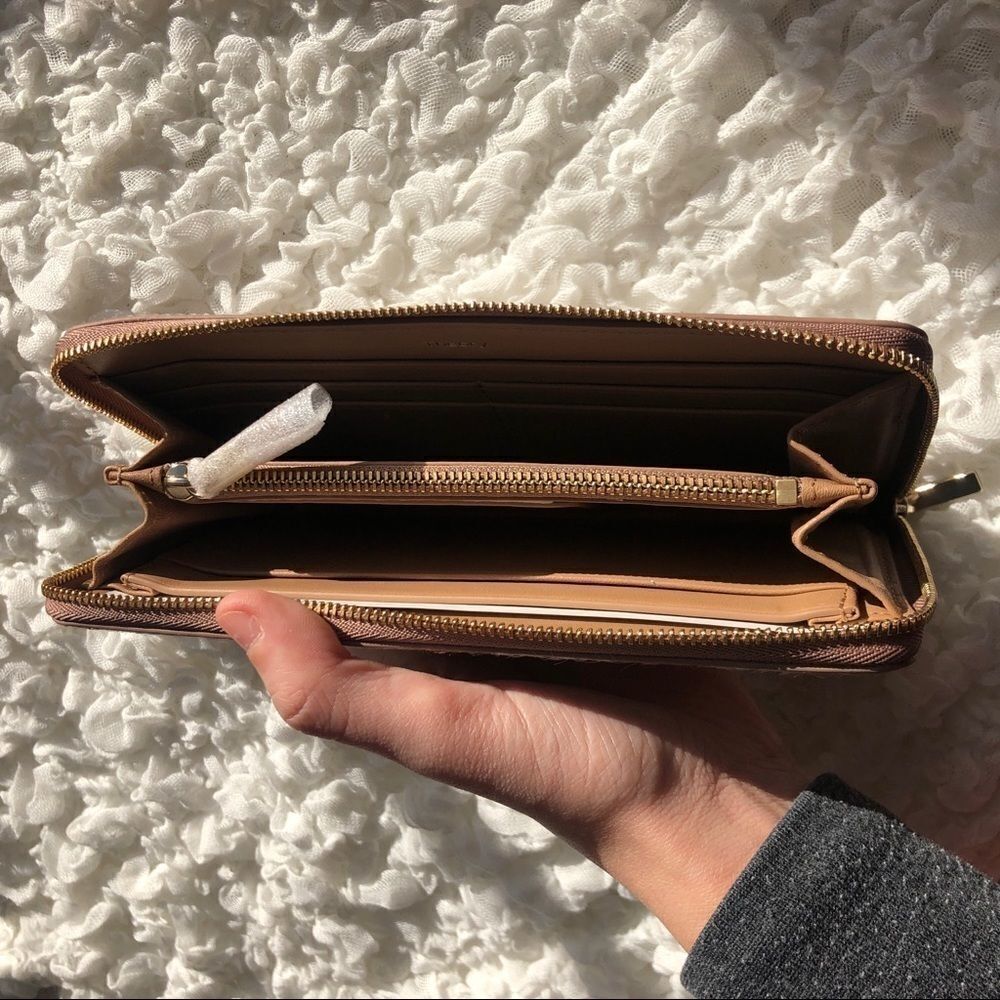 Theory Wallet  - Picture 5 of 5